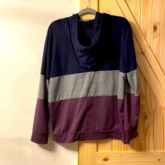 Colorblock Sweatshirt - Picture 2 of 3